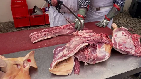 Butchering a pig 動画素材 86191980