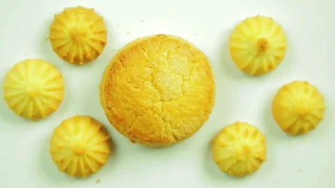 Butter biscuits round, surrounded by small cookies .. Movement in a circle. Hand Stock Footage 98147723