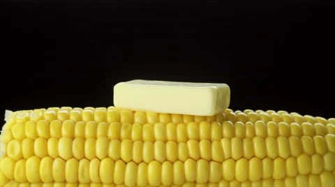 Butter melting on cooked corn on the cob 스톡 동영상 48416556
