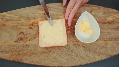 Butter spread on toasted sandwich bread Видео 252244374