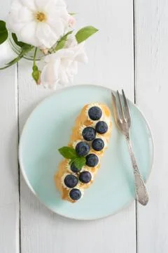 Buttercreme blueberry eclair Stock Photos