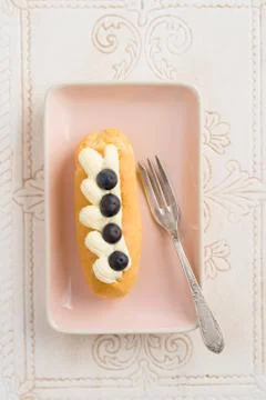 Buttercreme blueberry eclair Stock Photos