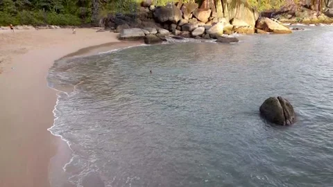Butterfly beach in goa, beach and rocks,  goa Beach. Vidéo 147472004