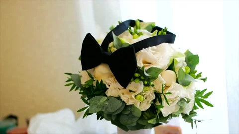 Butterfly on a bouquet Video stock 156169313