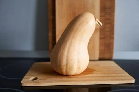 Butternut squash on a cutting board on a kitchen countertop Stock Photos