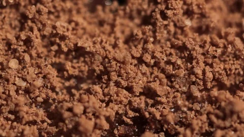 Butterscotch drip on cookie crumble Vídeos de archivo 106541959