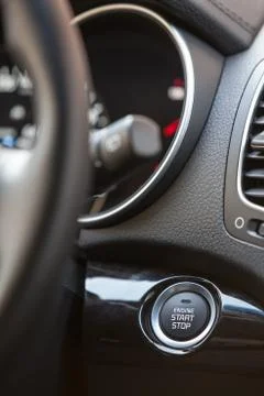 Button automatically start and stop the engine vehicle Foto stock