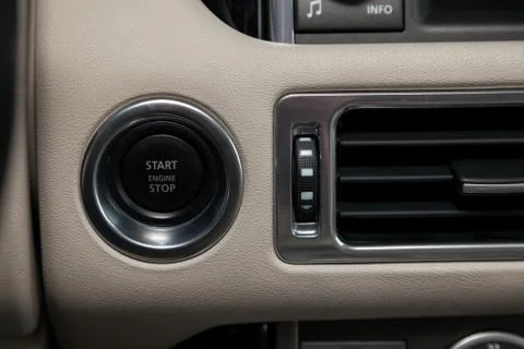 Button start and turn off the ignition of the car engine close-up on the dash Stockfoto's