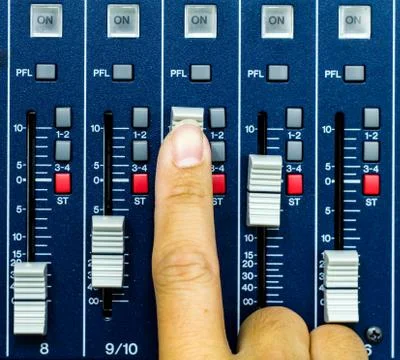 Buttons and tabs in the audio controller Photos