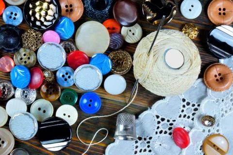 Buttons, needle, thimble, thread and pattern 스톡 사진