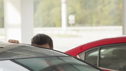 The buyer shows the thumbs up 스톡 동영상 252681753