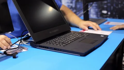 Buying a laptop in a store Stock-Footage 90847870