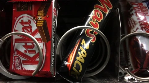 Buying Mars candy bar from vending machine with sound 스톡 동영상 45813398