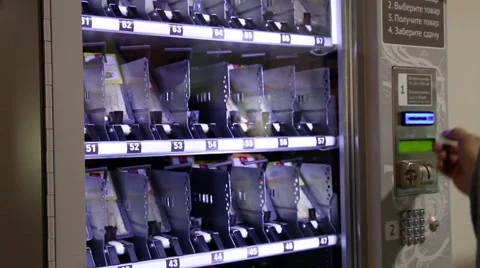 Buying products in vending machine Video stock 49229093