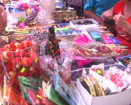 Buying stuff (3 scenes) Stock-Footage 314044