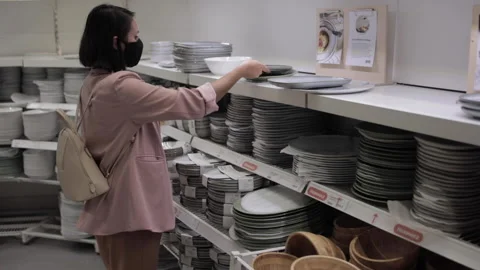 Buying things after the quarantine is removed. 스톡 동영상 138248013