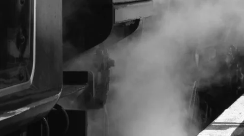 B&amp;W Steam train close up of moving wheels and steam billows Stock-Footage 39909861