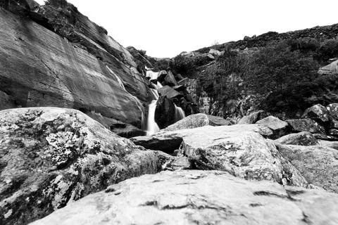 B&amp;W Waterfall Stockfoto's