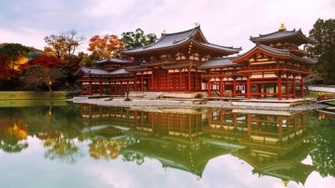 Byodo-in's Phoenix hall with fall colors Stock Photos