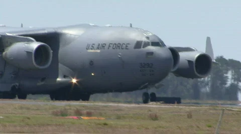 C-17 Globemaster - Air Force Transport Cargo Plane Video stock 682651