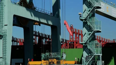 C U CONTAINER BEING LOADED Vidéo 913076