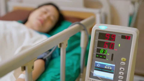 C0032 Patient laying down on bed after surgery Видео 205213584