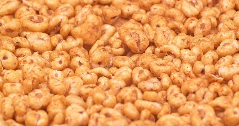 C4K closeup shot of the cereal snack on a rotating stand Stockbeeldmateriaal 99180989