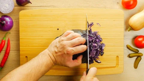 Cabbage head cut to small pieces Stockbeeldmateriaal 108091033