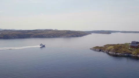 Cabin cruiser steering through islets Stock-Footage 79478617