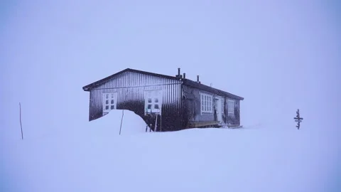 Cabin in a snowstorm Stock Footage 183421083