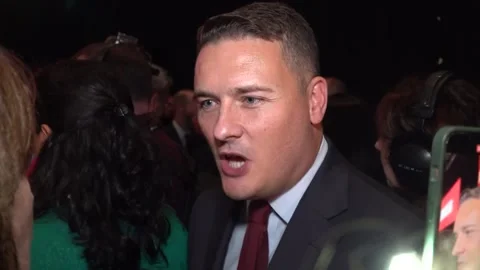 Cabinet members react to Prime Minister's speech to Labour conference Video stock 285537302