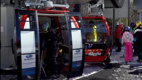 Cabins of a cable car in a ski resort Vidéo 126030491