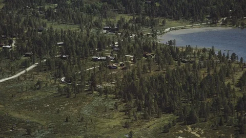 Cabins in the forest Vídeo Stock 95708600