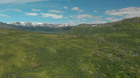Cabins in front of a glacier Video stock 170965978