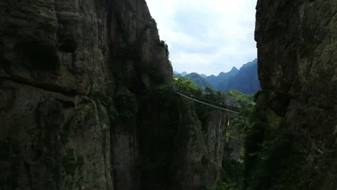 Cable bridge in Yandang Mountain time lapse Stockbeeldmateriaal 168120525