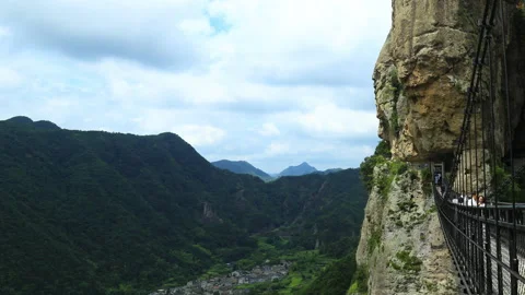 Cable bridge in Yandang Mountain time lapse Stockbeeldmateriaal 168120969