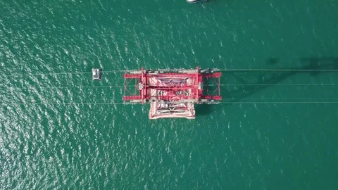 The cable car cabins pass by with a view of the sea and a cruise liner Stock-Footage 286031181