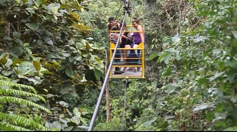 Cable car crossing deep valley Vídeos de archivo 58858705