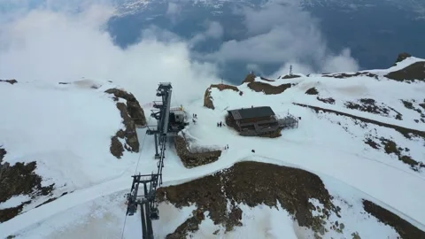 Cable car on the edge of the mountain Video stock 263194704