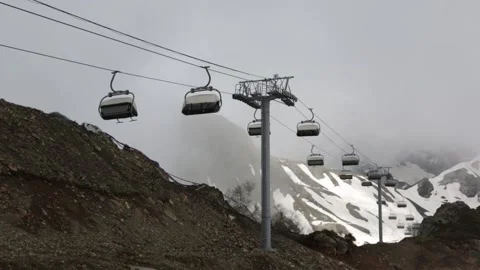 Cable car in a forest and mountains of North Caucasus, Russia 库存影片 146727886