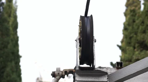 The cable car goes down the hill 動画素材 58810937