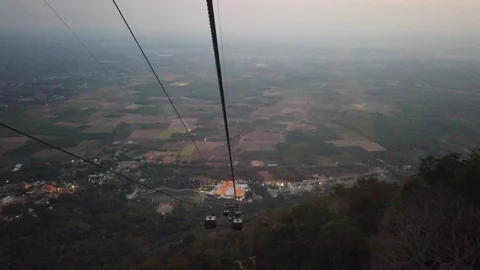 Cable car going down the mountain, at sunset time 스톡 동영상 125321270