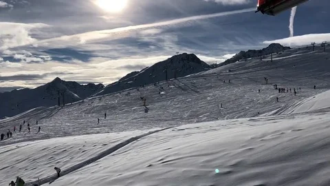 Cable car in mountains. 库存影片 85400577