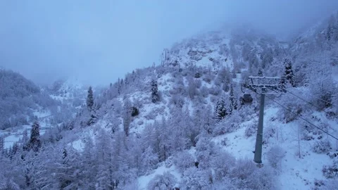 Cable car in the mountains in the winter forest Vídeos de archivo 225851583