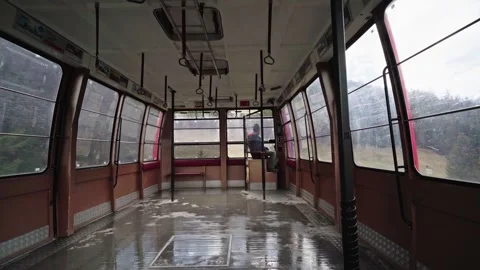 Cable car moving up mountain with lonely passenger on spring time Vidéo 309927837