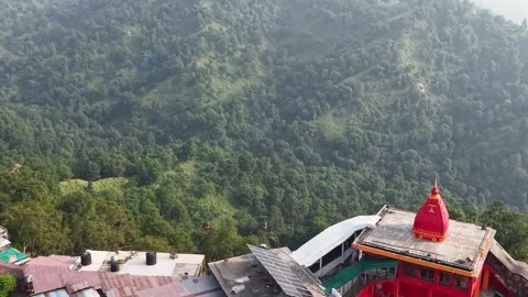 Cable Car Moving Over Lush Green Mountain Forest Near Hindu Temple Vidéo 347763798