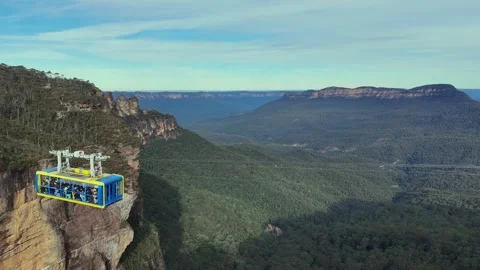 Cable Car Passing Through Blue Mountains National Park Vídeos de archivo 327043189