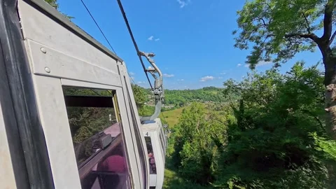 Cable car ride back from the Heights of Abraham in Matlock Bath 스톡 동영상 313381367