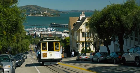 Cable Car at  San Francisco overlooking Alcatraz prison Видео 63120845