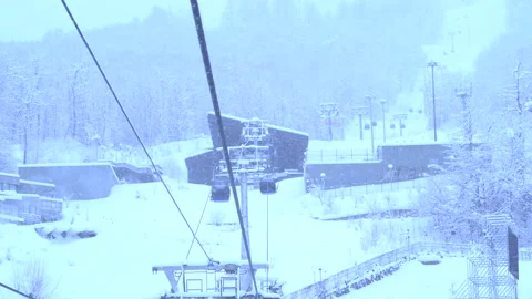 Cable car in a ski resort. 스톡 동영상 133989376